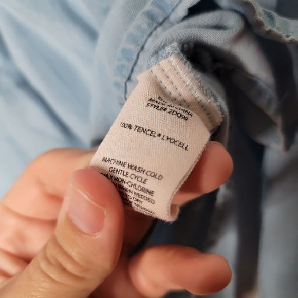 Soft Surroundings Medium M‎ Chambray Hi-Low Long Sleeve Button Oversized Top - Picture 5 of 5